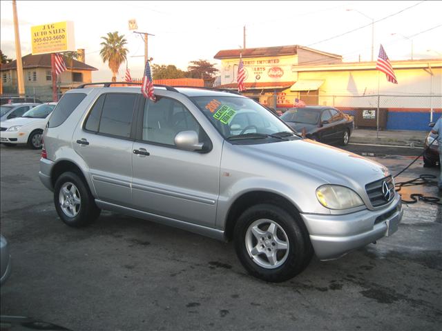 Mercedes-Benz M Class 2001 photo 2