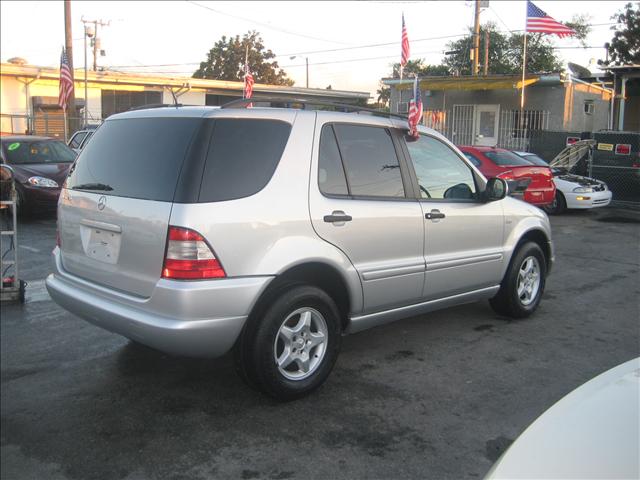 Mercedes-Benz M Class 2001 photo 3