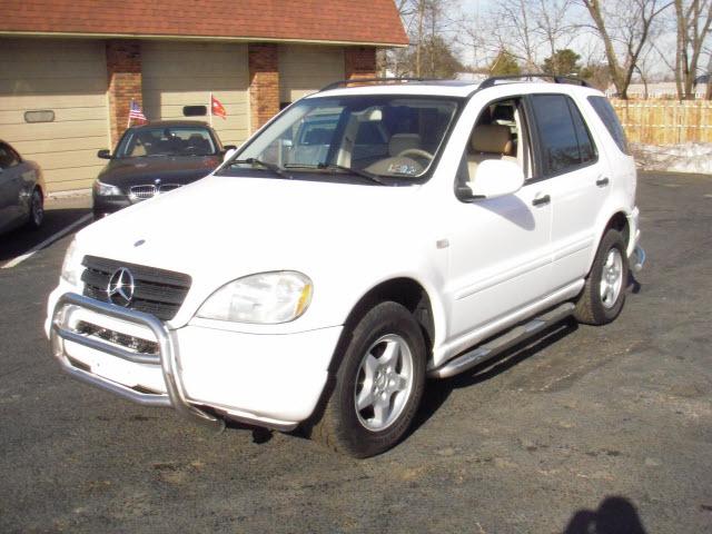 Mercedes-Benz M Class AWD Wagon Automatic VERY NICE Sport Utility