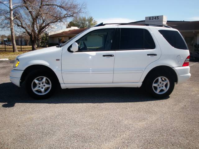 Mercedes-Benz M Class AWD Wagon Automatic VERY NICE Sport Utility