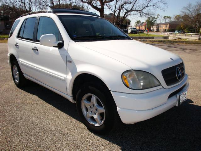 Mercedes-Benz M Class 2001 photo 2