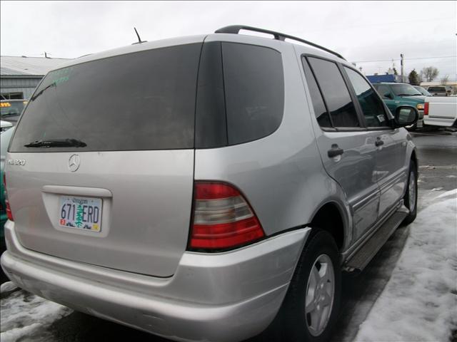 Mercedes-Benz M Class 2001 photo 2