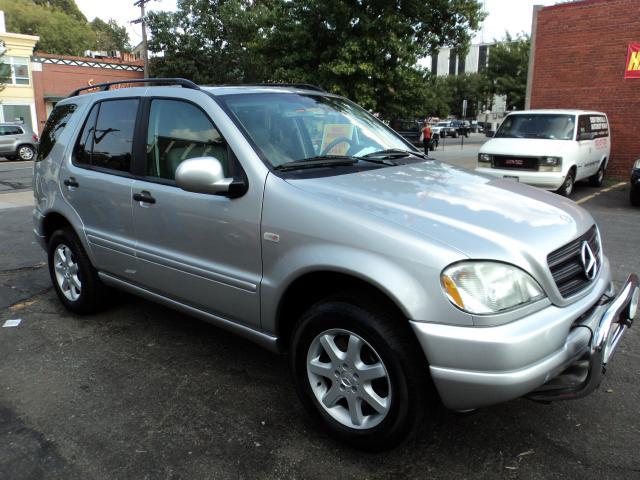 Mercedes-Benz M Class 2001 photo 1