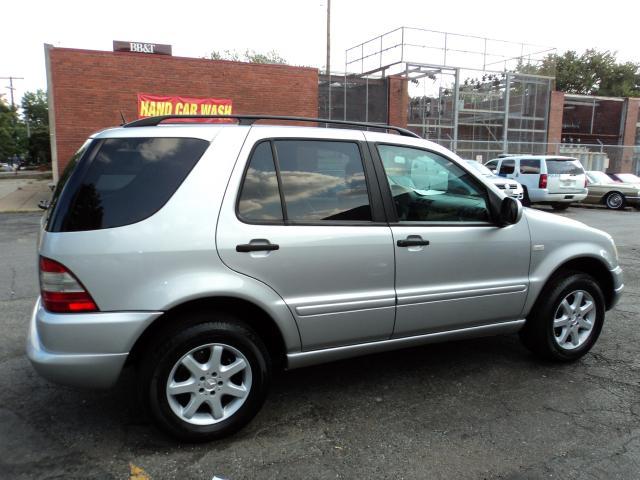 Mercedes-Benz M Class 2001 photo 2