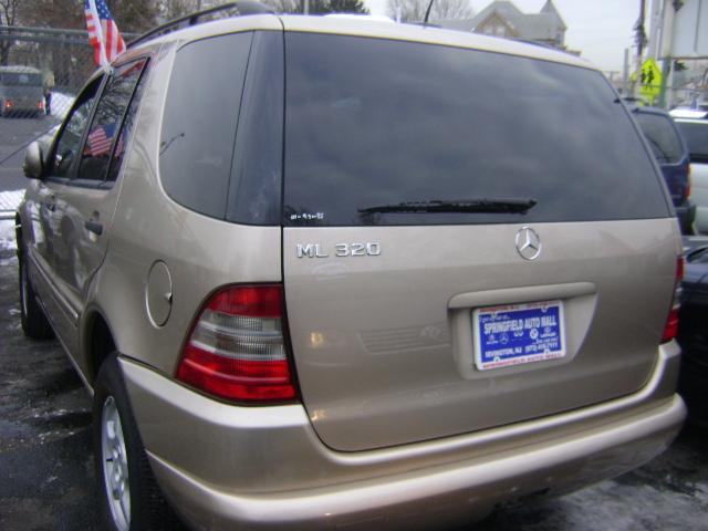 Mercedes-Benz M Class 2001 photo 2