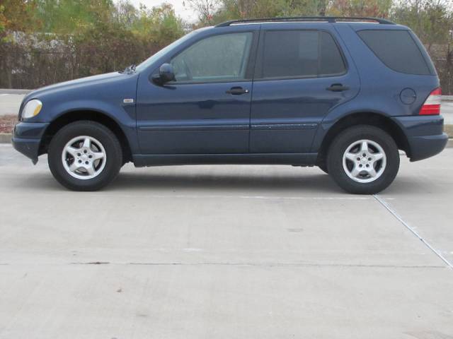 Mercedes-Benz M Class 2001 photo 1