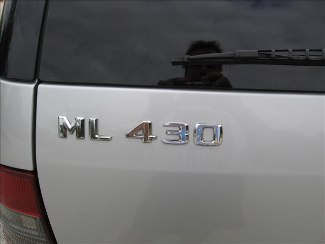 Mercedes-Benz M Class 2001 photo 1