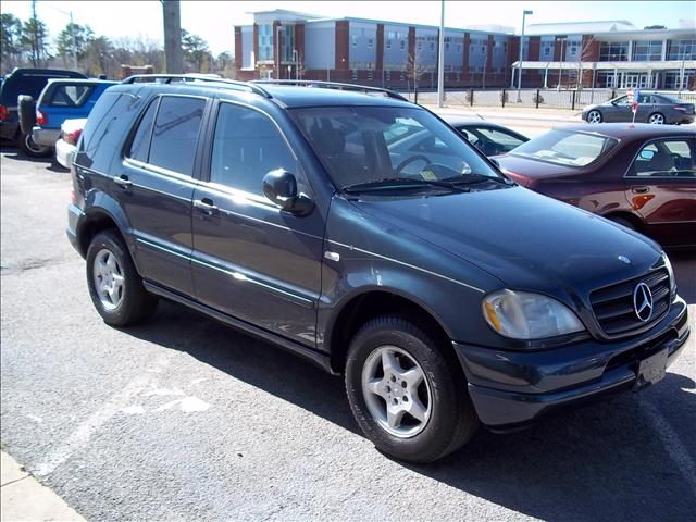 Mercedes-Benz M Class AWD Wagon Automatic VERY NICE Sport Utility