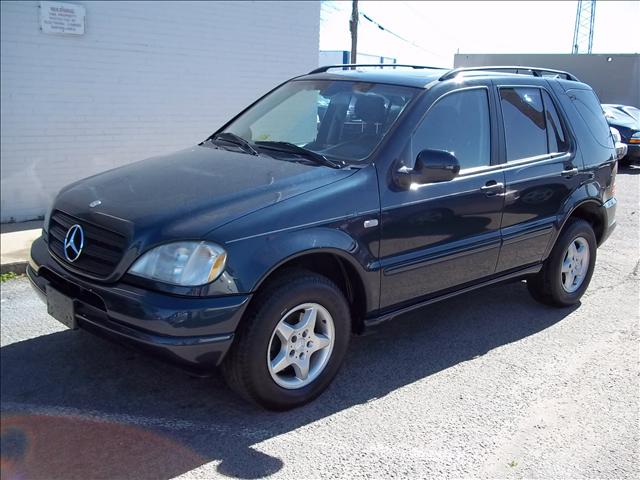 Mercedes-Benz M Class 2001 photo 1