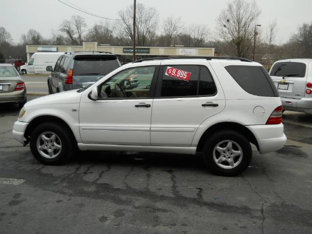 Mercedes-Benz M Class AWD Wagon Automatic VERY NICE Sport Utility