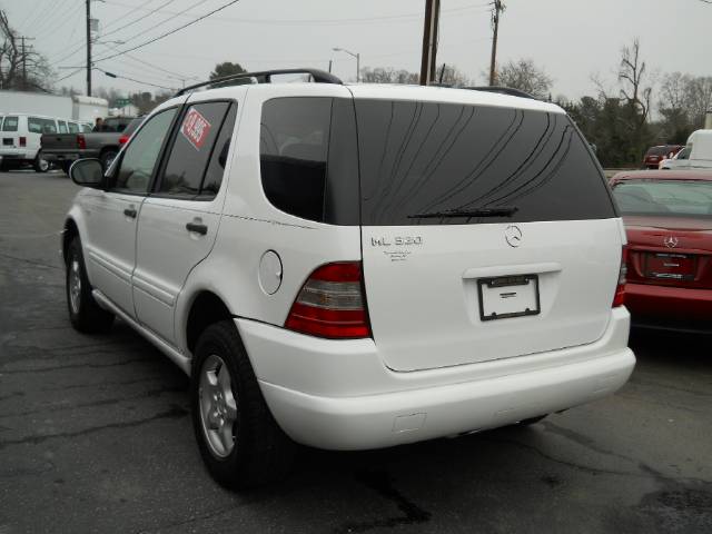 Mercedes-Benz M Class 2001 photo 2