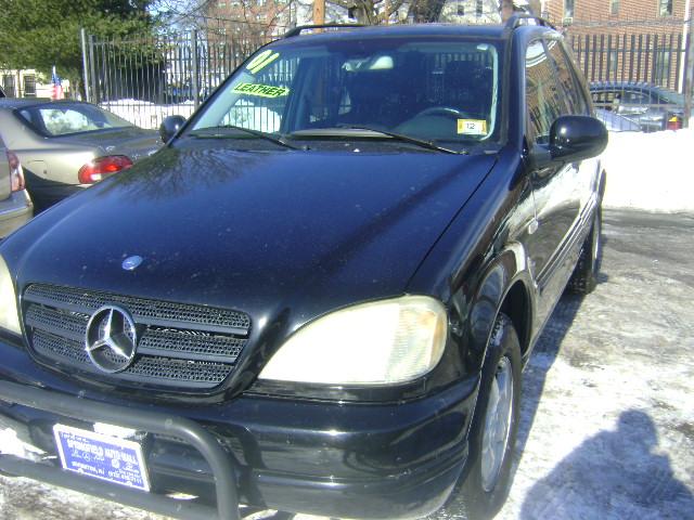 Mercedes-Benz M Class AWD Wagon Automatic VERY NICE Sport Utility
