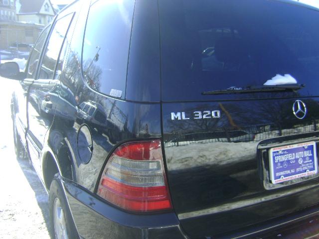 Mercedes-Benz M Class 2001 photo 1