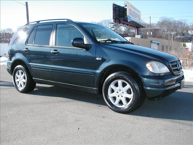 Mercedes-Benz M Class 2001 photo 2