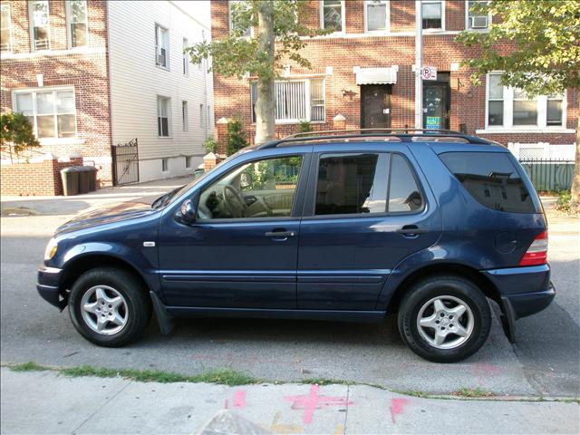 Mercedes-Benz M Class 2001 photo 1