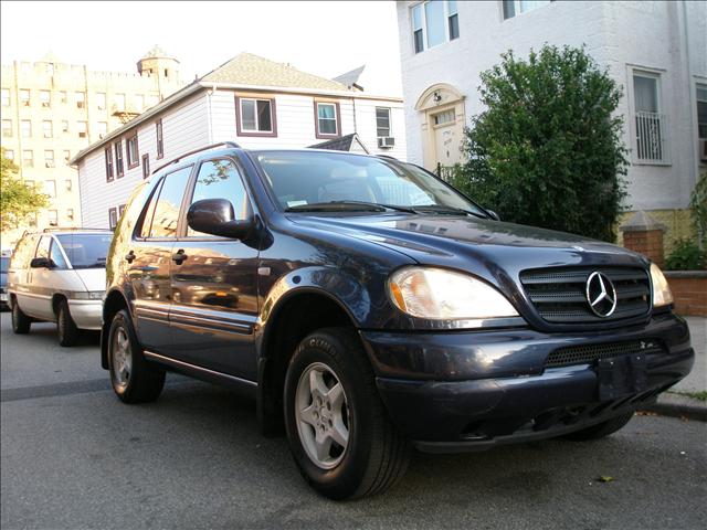 Mercedes-Benz M Class 2001 photo 2