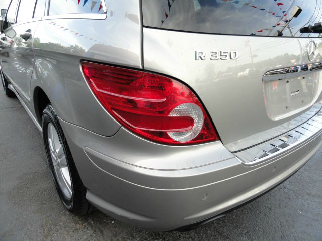 Mercedes-Benz R-Class 2009 photo 48