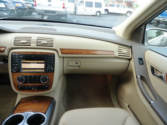 Mercedes-Benz R-Class 2009 photo 52