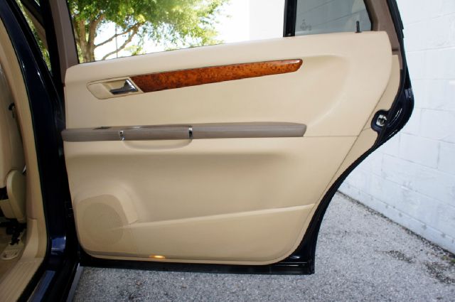 Mercedes-Benz R-Class 2009 photo 19