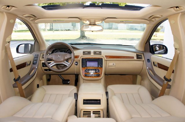 Mercedes-Benz R-Class 2009 photo 21