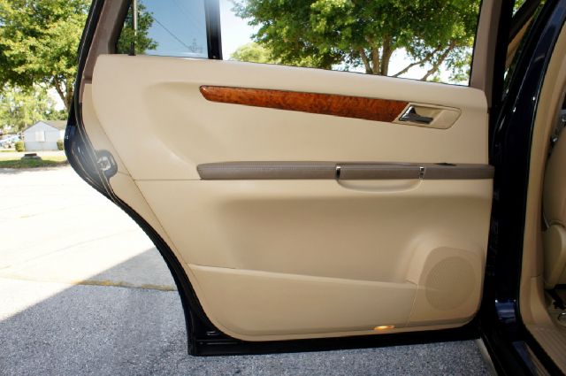 Mercedes-Benz R-Class 2009 photo 26