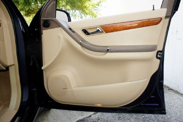 Mercedes-Benz R-Class 2009 photo 28