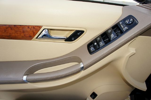 Mercedes-Benz R-Class 2009 photo 30