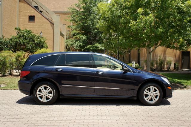 Mercedes-Benz R-Class 2009 photo 36