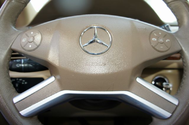 Mercedes-Benz R-Class 2009 photo 42