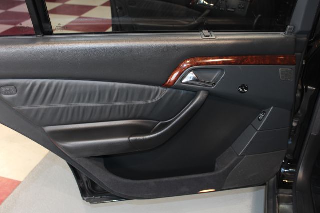 Mercedes-Benz S-Class 2001 photo 2