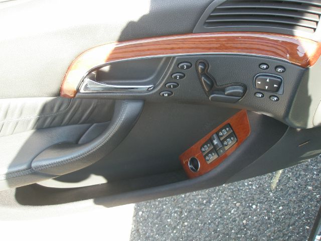 Mercedes-Benz S-Class 2006 photo 30