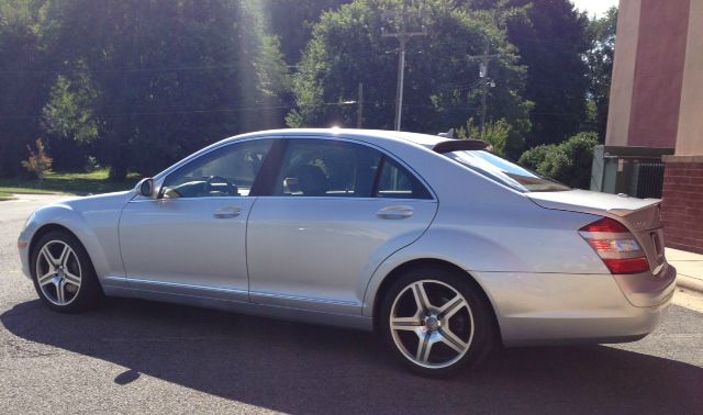 Mercedes-Benz S-Class 4WD Supercab 145 Lariat Sedan