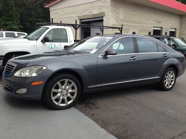 Mercedes-Benz S-Class 4WD Supercab 145 Lariat Sedan