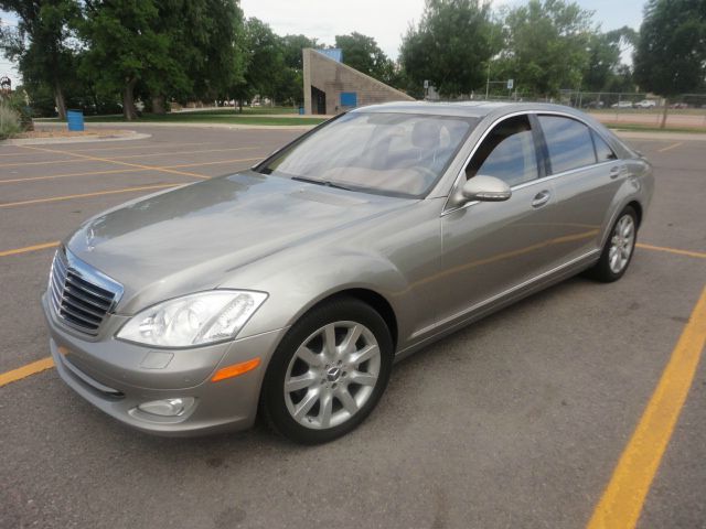 Mercedes-Benz S-Class 4WD Supercab 145 Lariat Sedan