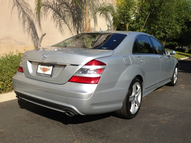 Mercedes-Benz S-Class 4WD Supercab 145 Lariat Sedan