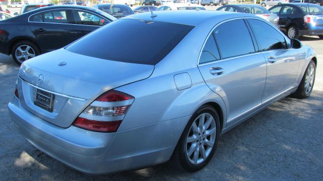 Mercedes-Benz S-Class 4WD Supercab 145 Lariat Sedan