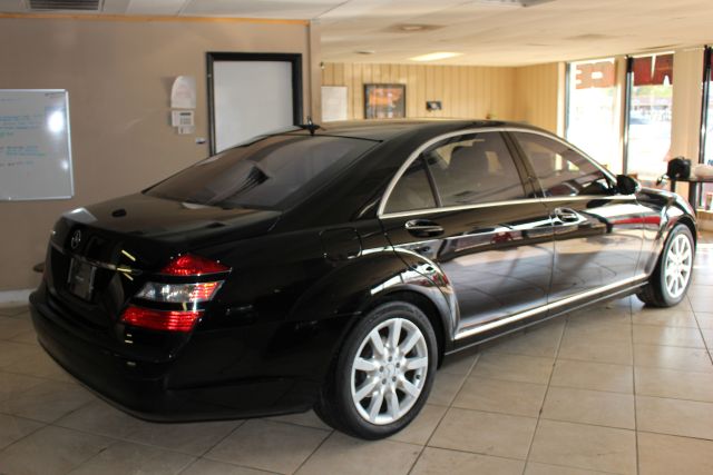 Mercedes-Benz S-Class 4WD Supercab 145 Lariat Sedan