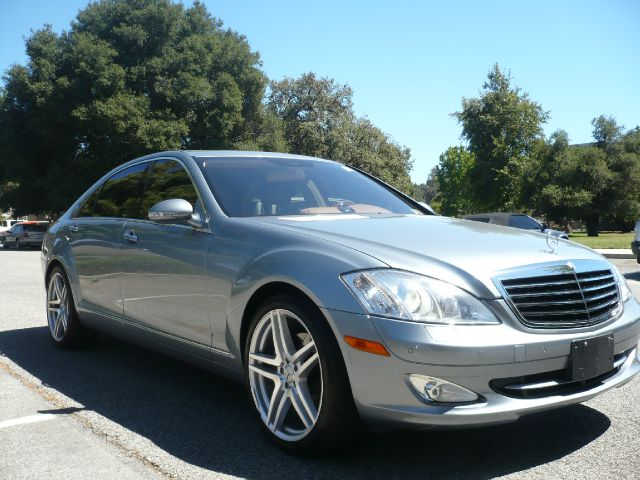 Mercedes-Benz S-Class 4WD Supercab 145 Lariat Sedan