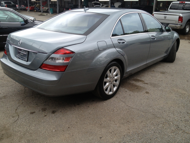 Mercedes-Benz S-Class 4WD Supercab 145 Lariat Sedan