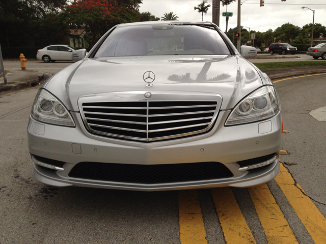 Mercedes-Benz S-Class 4WD Supercab 145 Lariat Sedan