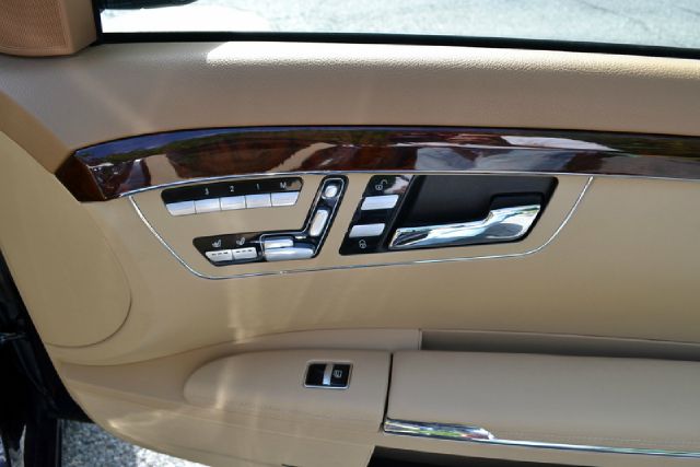Mercedes-Benz S-Class 2010 photo 16