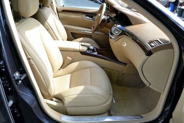 Mercedes-Benz S-Class 2010 photo 17
