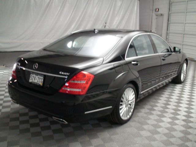 Mercedes-Benz S-Class 2010 Nissan 2.0S Sedan