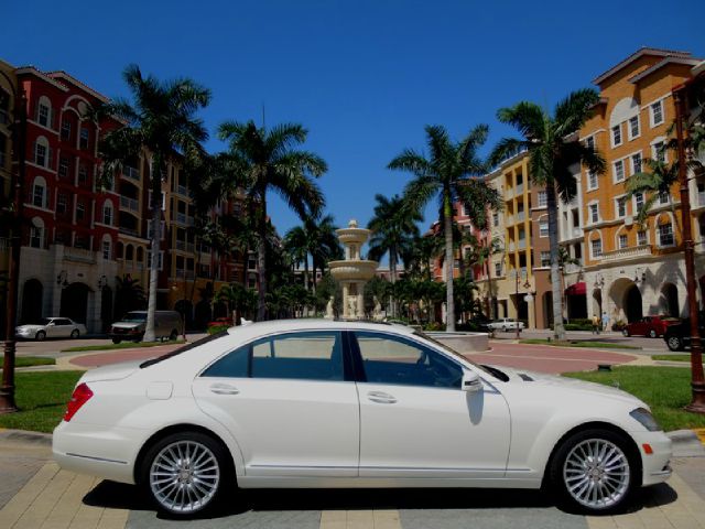 Mercedes-Benz S-Class 2010 Nissan 2.0S Sedan