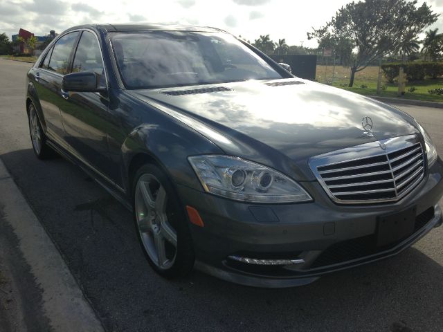 Mercedes-Benz S-Class 4WD Supercab 145 Lariat Sedan