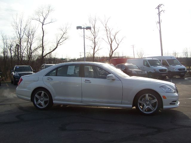 Mercedes-Benz S-Class 2011 photo 2