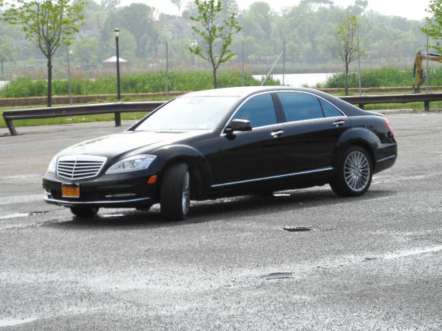 Mercedes-Benz S-Class 2010 Nissan 2.0S Sedan