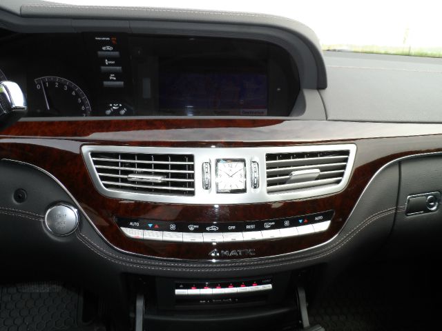 Mercedes-Benz S-Class 2011 photo 2