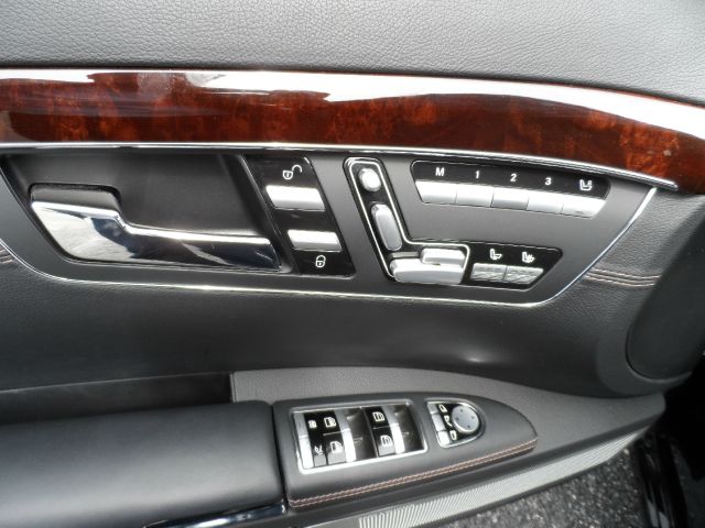 Mercedes-Benz S-Class 2011 photo 35