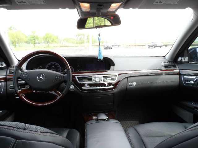 Mercedes-Benz S-Class 2011 photo 43